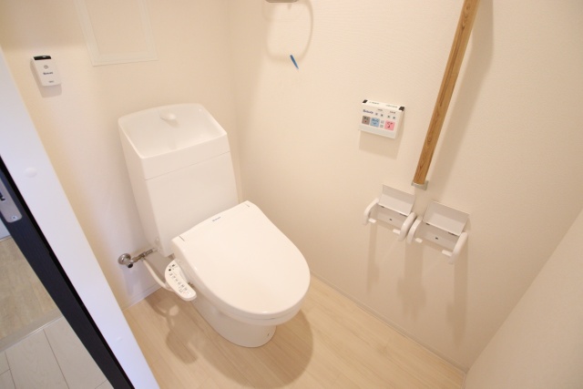 トイレ　※別室の参考写真の為、現況優先です。