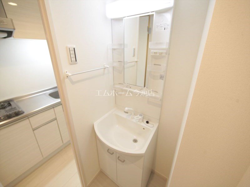 洗面設備　脱衣所　独立洗面台（シャンプードレッサー付）