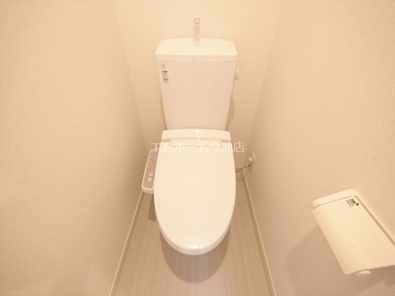 トイレ　温水洗浄便座付トイレ