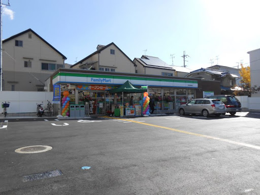 コンビニ　ファミリーマート 東大阪箱殿町店（コンビニ）まで719m