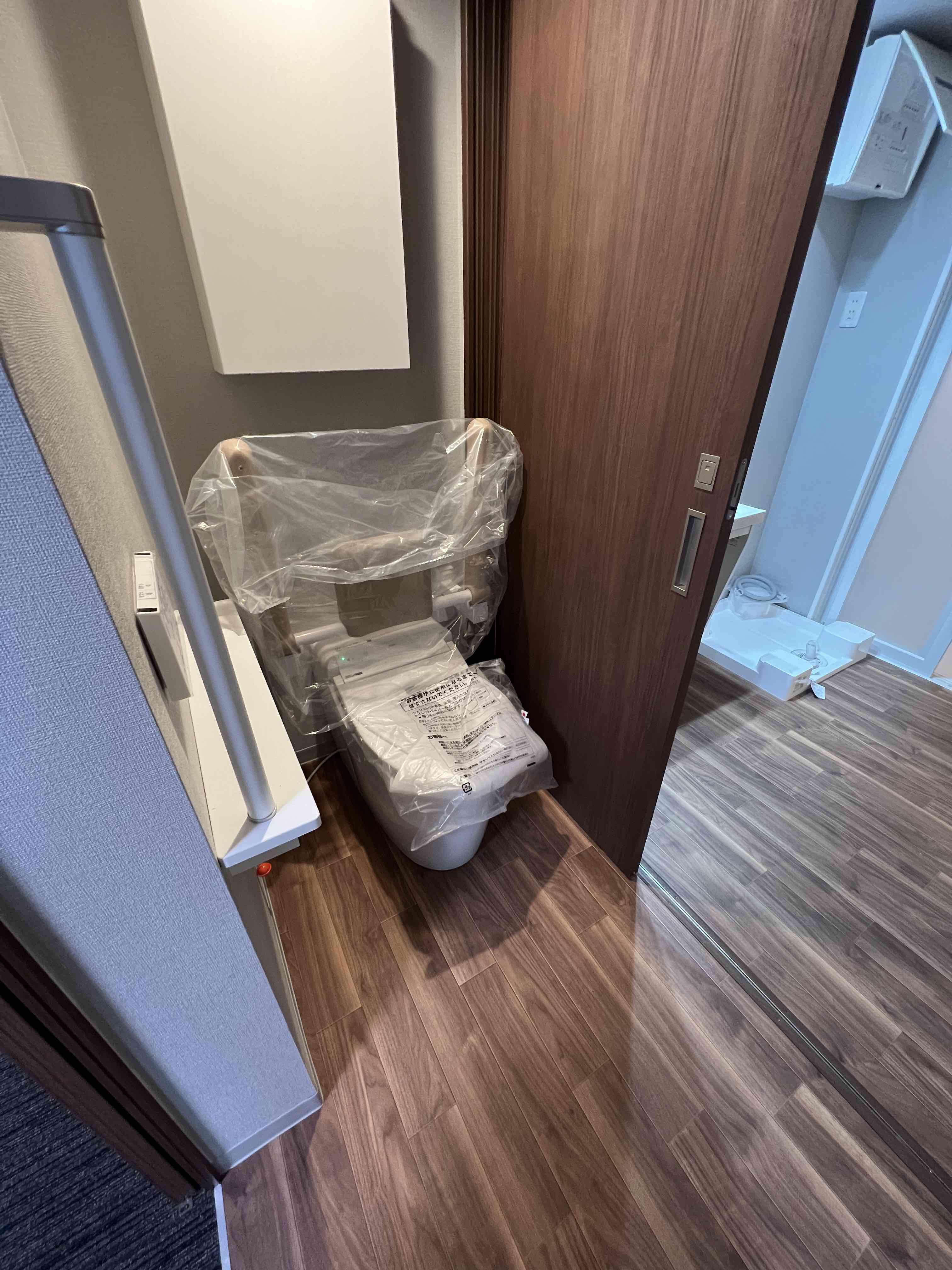 トイレ　サポートアーム付き