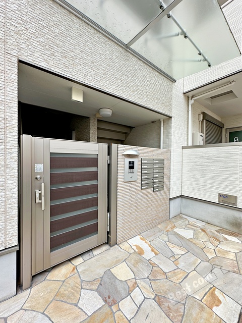 エントランス　オートロック付きで部外者シャットアウト♪