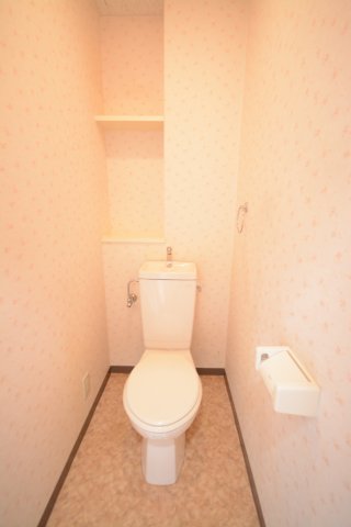 トイレ　別号室の写真です。ご参考までに