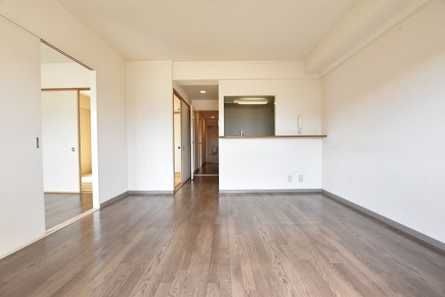 居室・リビング　別号室の写真です。ご参考までに