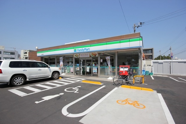 コンビニ　ファミリーマート徳島新蔵町店（コンビニ）まで367m