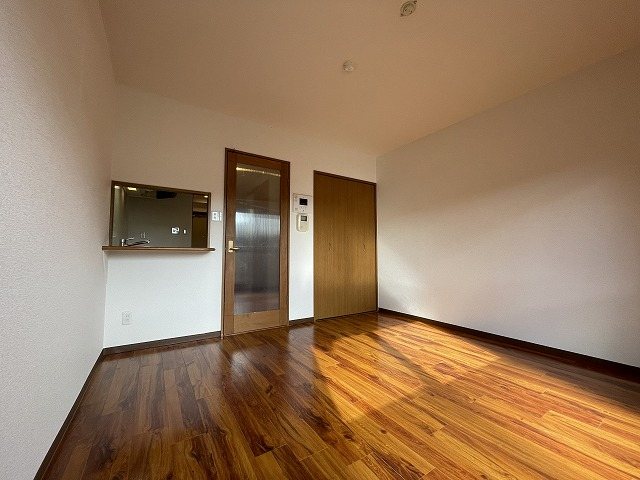 居室・リビング　同マンション別部屋