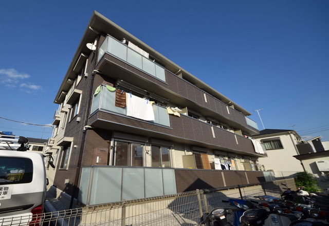 建物外観　～青い空にはえる外観っ～