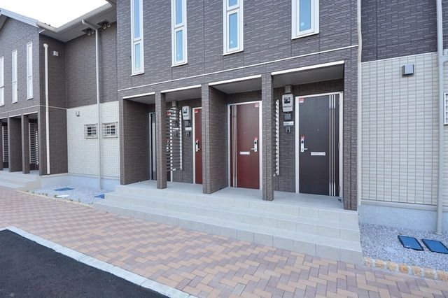 エントランス　☆お洒落な内階段タイプ☆