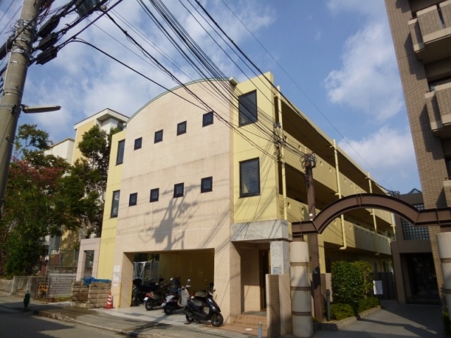 建物外観　オートロック・防犯カメラ付きで安心です！