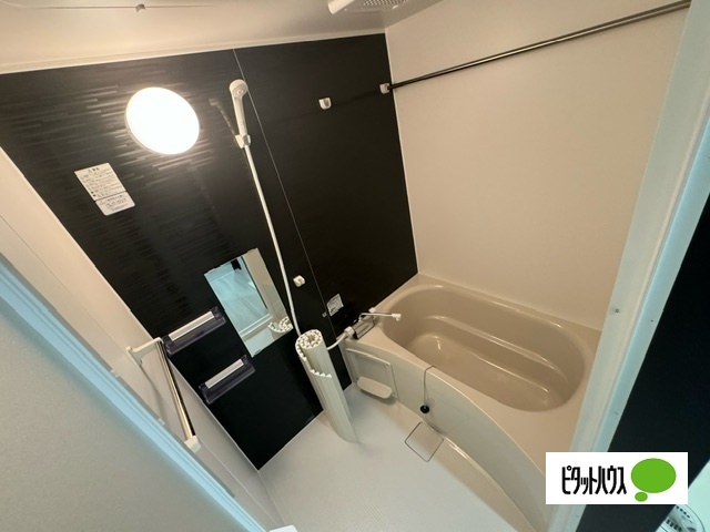 バス・シャワールーム　他号室の写真です。