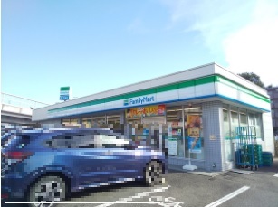 コンビニ　ファミリーマート横浜青葉新石川店（コンビニ）まで300m