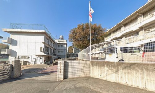 小学校　山波小学校（小学校）まで2073m
