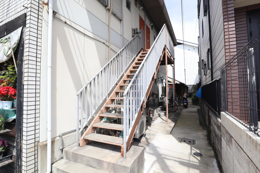 エントランス　階段