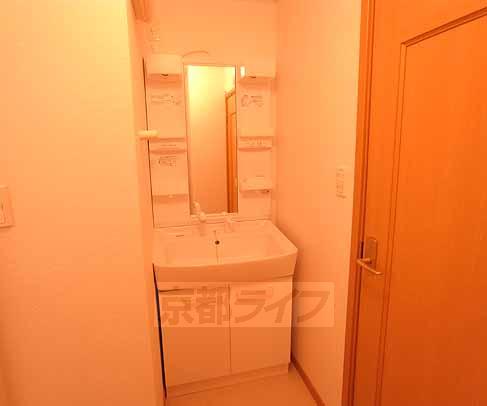 洗面設備　シャンプードレッサー付きです。