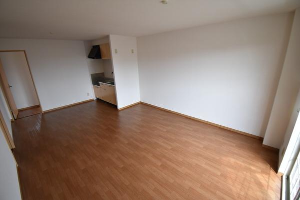 居室・リビング　※同物件別室※