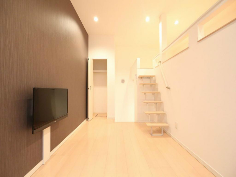 居室・リビング　洋室6.4帖　ロフト5.6帖（収納にも寝室にも使えます）