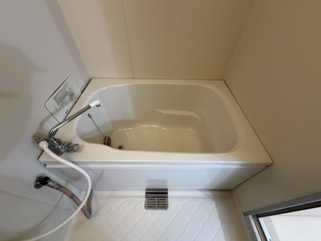 バス・シャワールーム　落ち着いた空間のお風呂です