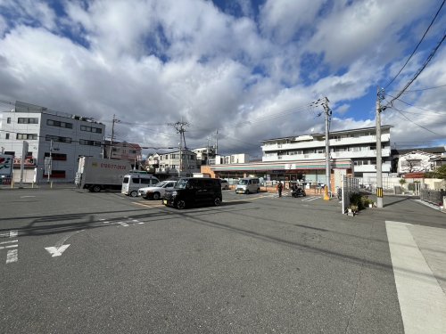 コンビニ　セブン-イレブン 東大阪小阪本町２丁目店（コンビニ）まで1120m