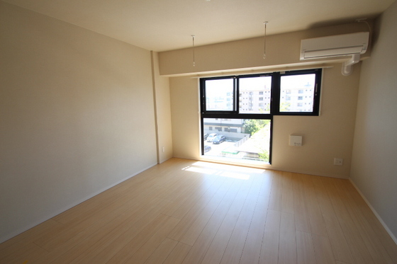 居室・リビング　※他号室の写真です