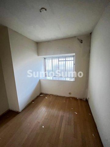 その他部屋・スペース　落ち着いた色調の寝室です