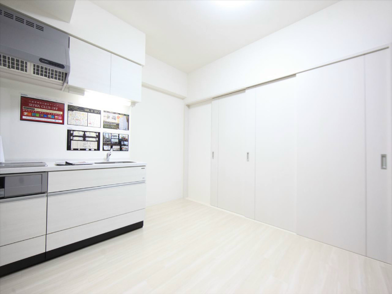 居室・リビング　ＤＫ8帖　洋室6.1帖とつなげても仕切っても使えます