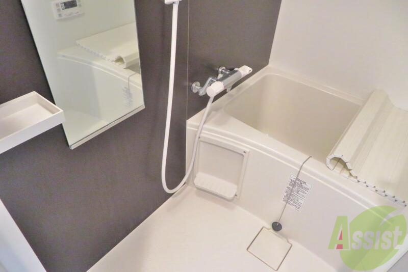 バス・シャワールーム　浴室は一日の疲れを癒すのに良い感じの広さと綺麗さです。