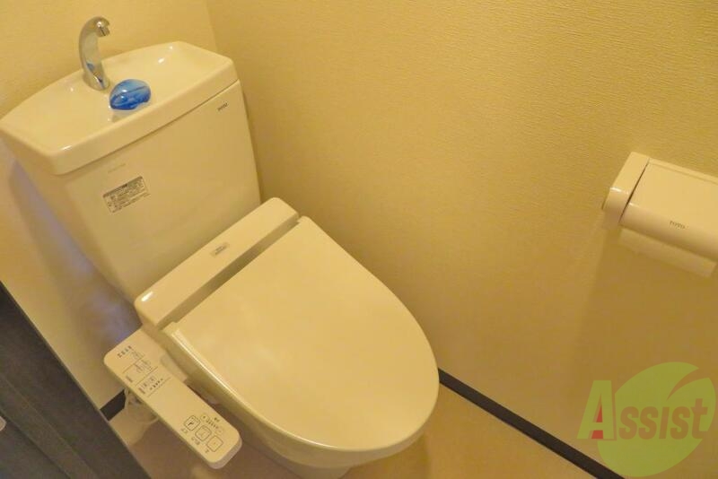 トイレ　トイレはシンプルですが清潔感もあり使い易そうです。