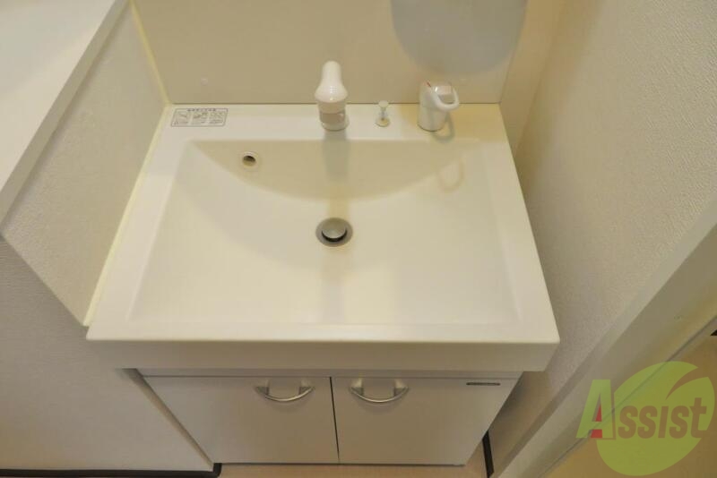 洗面設備　洗面はこちらです。独立しているので朝の準備もバッチリＯＫです