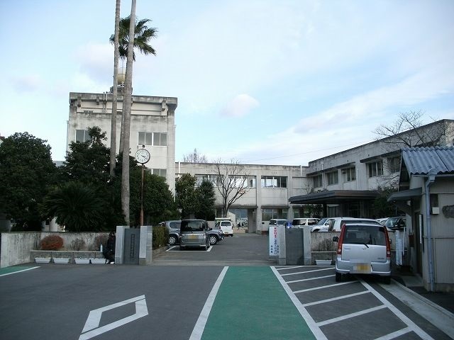 中学校　国府中学校（中学校）まで650m