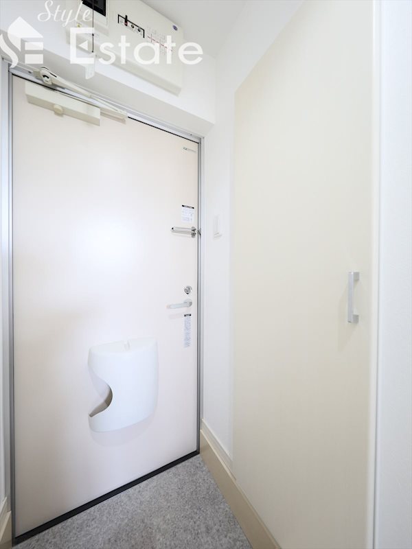 玄関　玄関　シューズボックス付