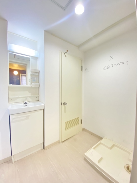 洗面設備　脱衣所広々