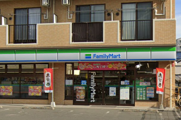 コンビニ　ファミリーマート（コンビニ）まで318m