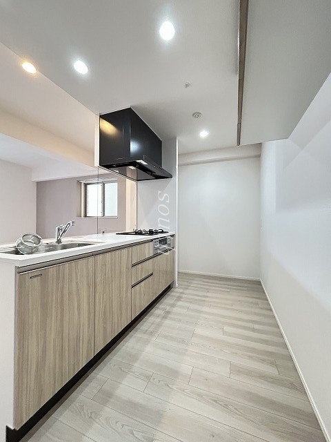 キッチン　グリル付き３口ガスコンロ