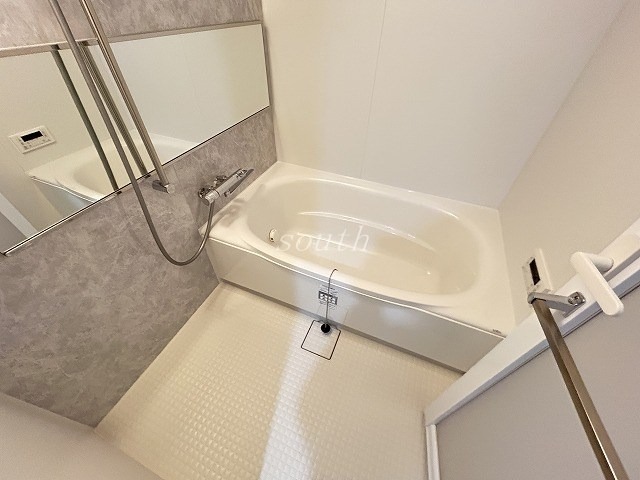 バス・シャワールーム　浴室乾燥機付きのお風呂