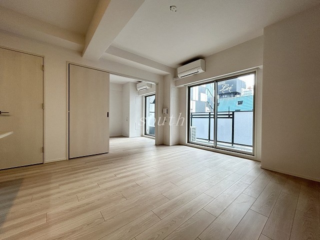 居室・リビング　日当たり良好明るいお部屋で気分もあがりますね♪