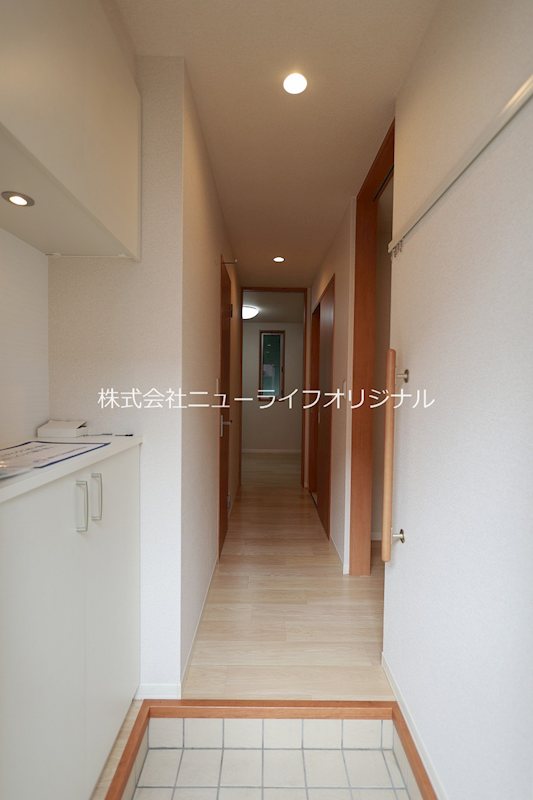 玄関　上下に分かれた使い勝手の良いシューズボックス付きの玄関！