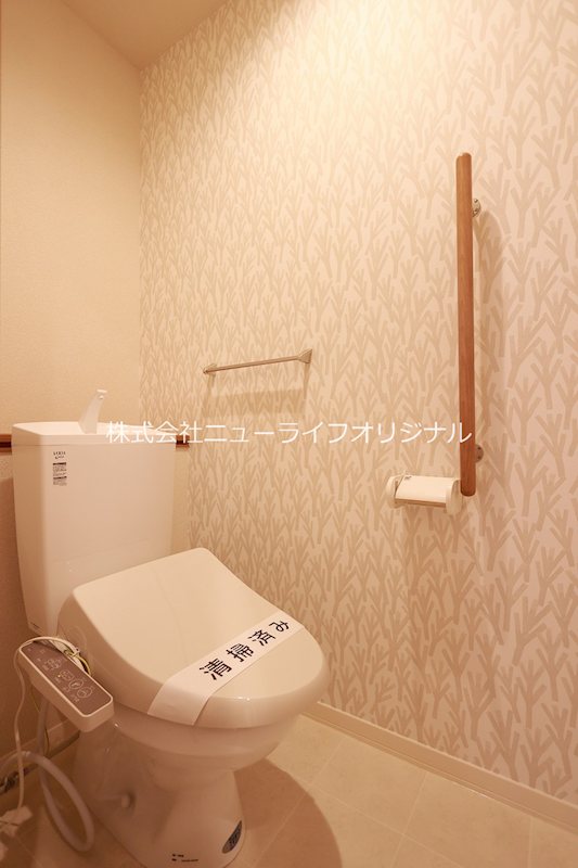 トイレ　あると嬉しい温水洗浄便座付き♪