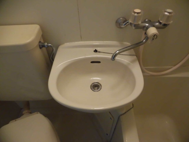 洗面設備　浴室内の洗面台です