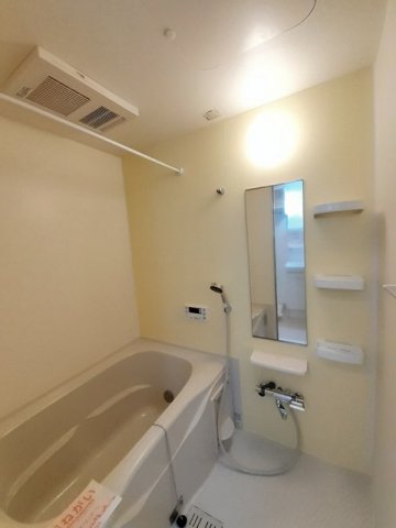 バス・シャワールーム　落ち着いた空間のお風呂です