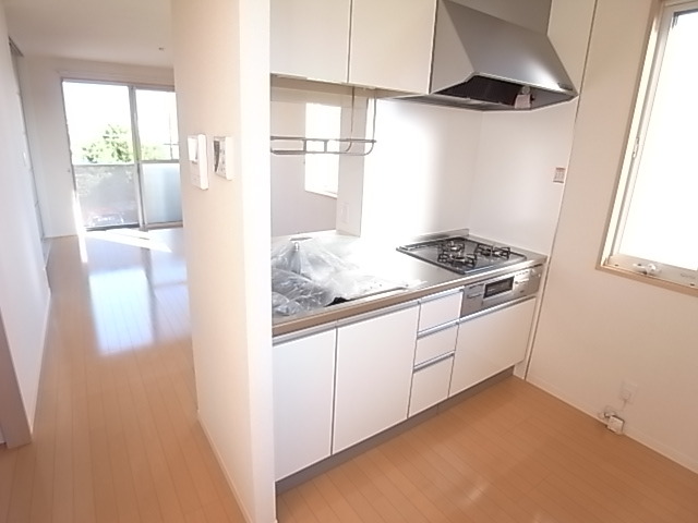 キッチン　３口ガスコンロのシステムキッチン