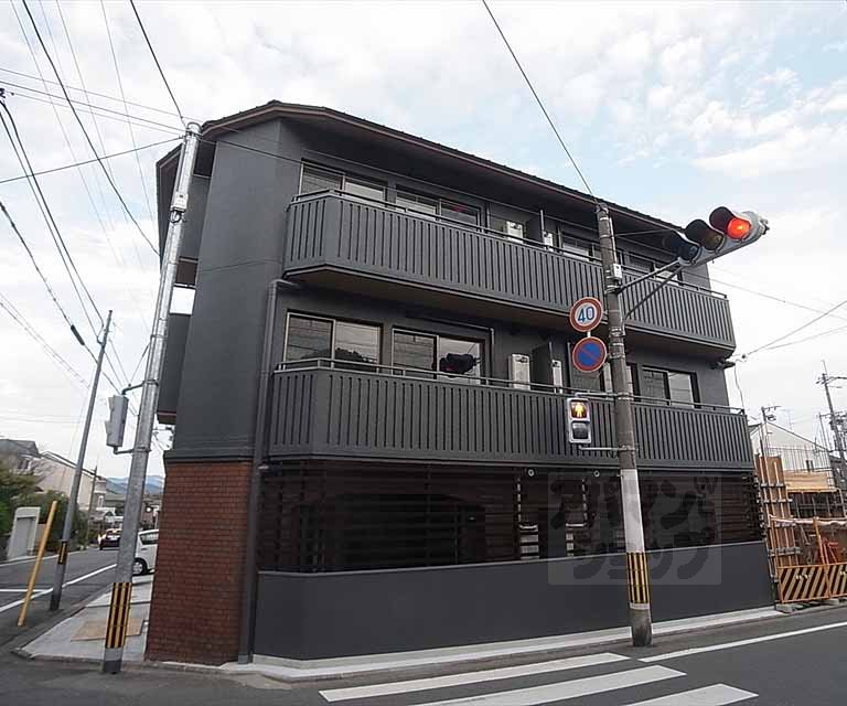 建物外観　フルリノベーションにより生まれ変わりました！