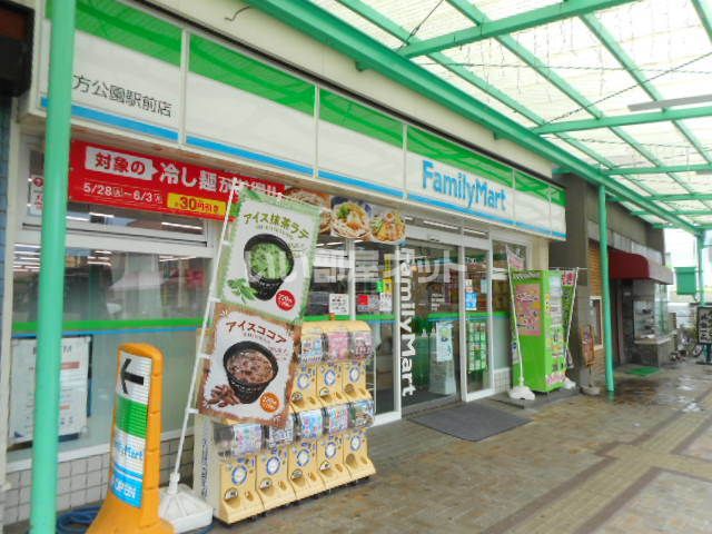 コンビニ　ファミリーマート 枚方公園駅前店（コンビニ）まで162m