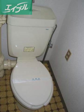 トイレ　同物件の別のお部屋の写真です。実際とは異なります。