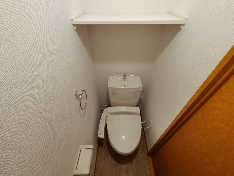 トイレ　温水洗浄便座です。