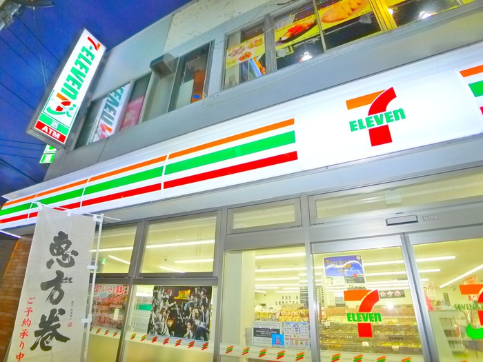 コンビニ　セブンイレブン（コンビニ）まで550m