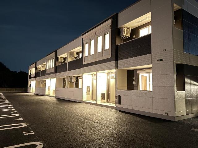 駐車場　外観写真（夜）