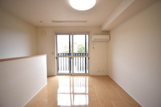 居室・リビング　居間です