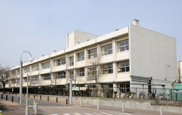 小学校　和光市立第三小学校（小学校）まで332m