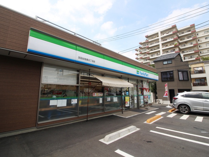 コンビニ　ファミリーマート弦巻5丁目店（コンビニ）まで200m