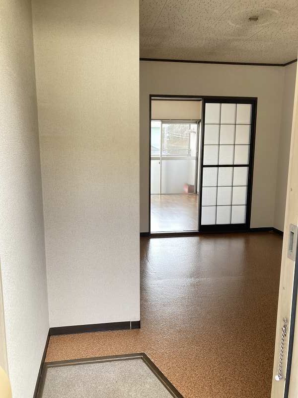 玄関　アパート一室を倉庫に